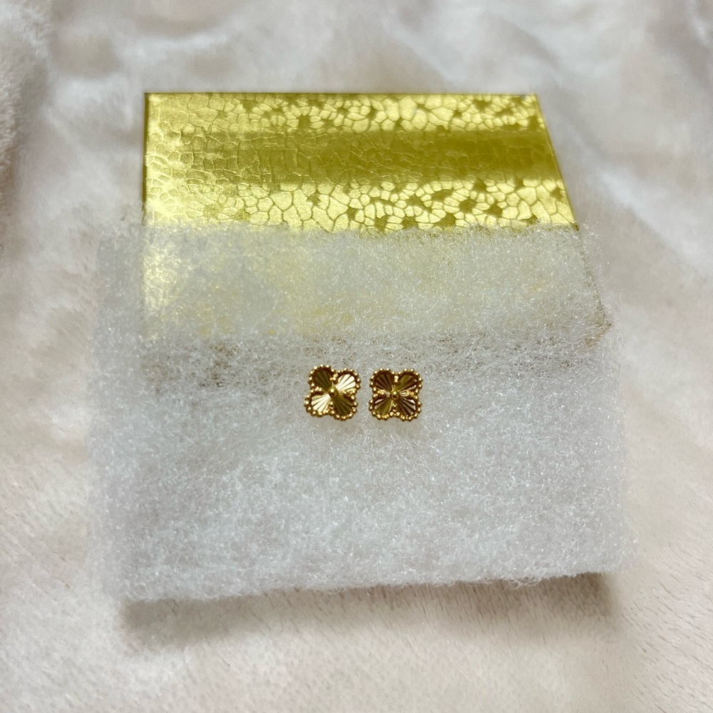 18K Real Yellow gold stud earrings